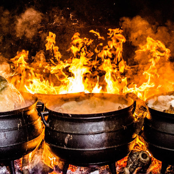 Feurige Kochtöpfe